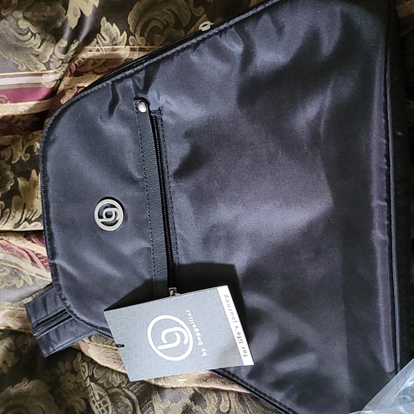 Baggallini Handbags - Bagellini Hp duo   rfid new tagged black silver accessories gorgeous dust cover